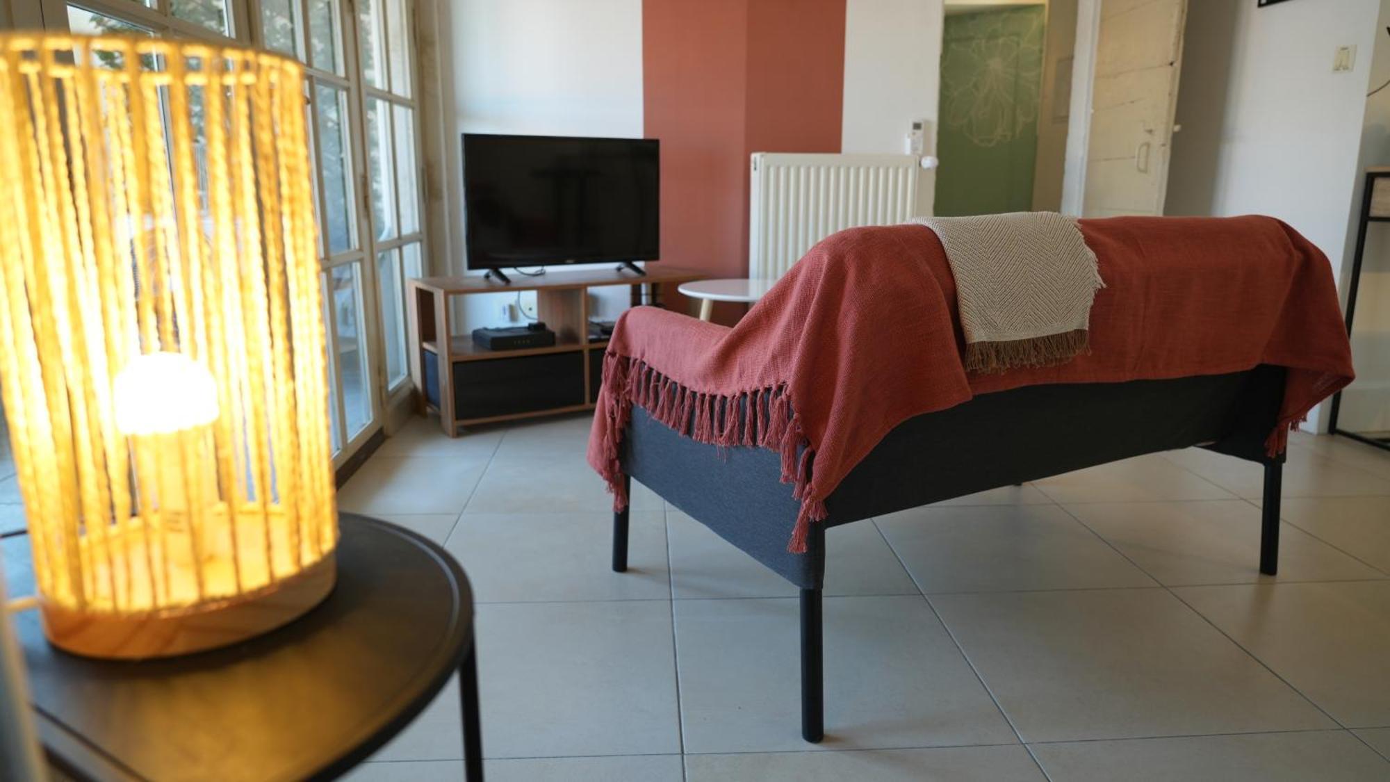 * * * Donjon Du Bijoutier * * * Wifi+clim+terrasse * Beaucaire (Gard)